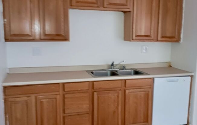 2 beds, 1 bath, $1,550