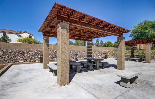 2 beds, 2 baths, 984 sqft, $1,450, Unit 203