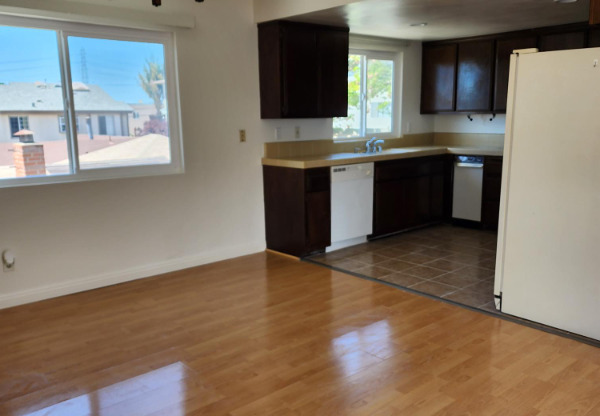 2 beds, 1 bath, 1,080 sqft, $3,300