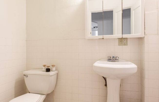 2 beds, 1 bath, 1,400 sqft, $1,299, Unit 20-B1