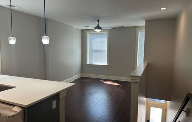 2 beds, 1 bath, 826 sqft, $1,439