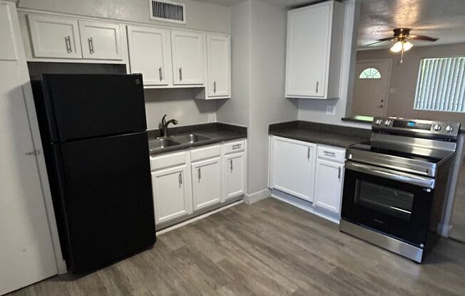 2 beds, 1 bath, 810 sqft, $1,195, Unit 75