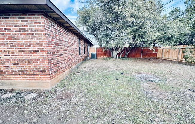 Spacious 3 Bed 2 Bath 2 car garage duplex Lago Vista