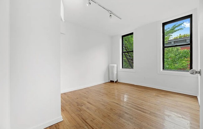 141 W 10 ST