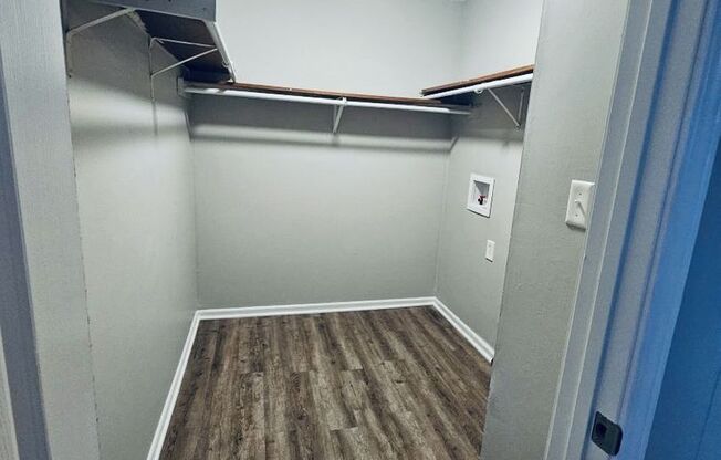 1 bed, 1 bath, 576 sqft, $715, Unit 3625-J