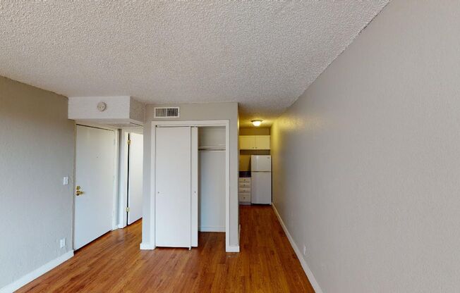 Studio, 1 bath, 304 sqft, $795, Unit 1945 Peoria St #308