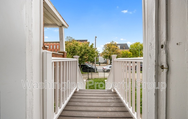206 E 25 ST