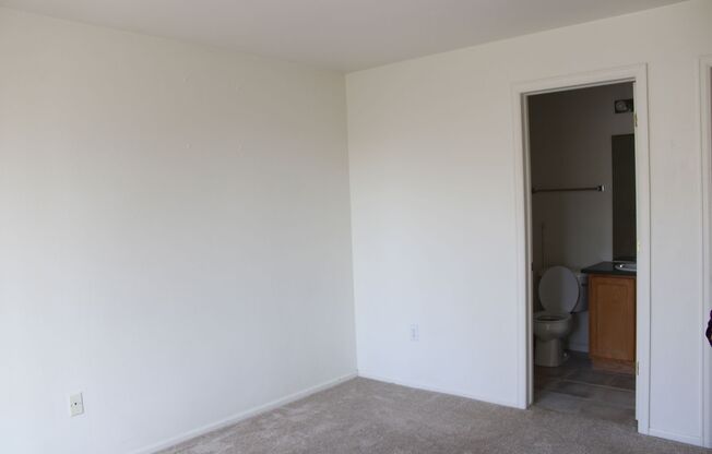 2 beds, 2.5 baths, $2,500, Unit #D