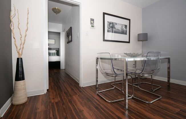 2 beds, 1 bath, 725 sqft, $1,799, Unit C207