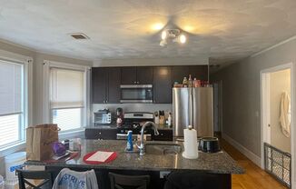 4 beds, 1 bath, $2,600, Unit 640 Smith #3