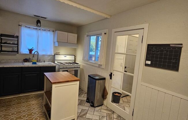 3 beds, 1 bath, $1,995