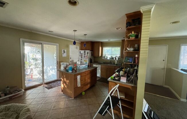 3 beds, 2 baths, $3,400