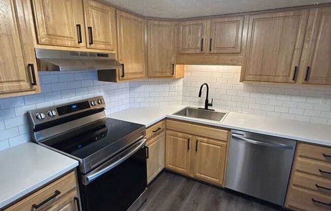 2 beds, 1.5 baths, 1,030 sqft, $1,475, Unit 414