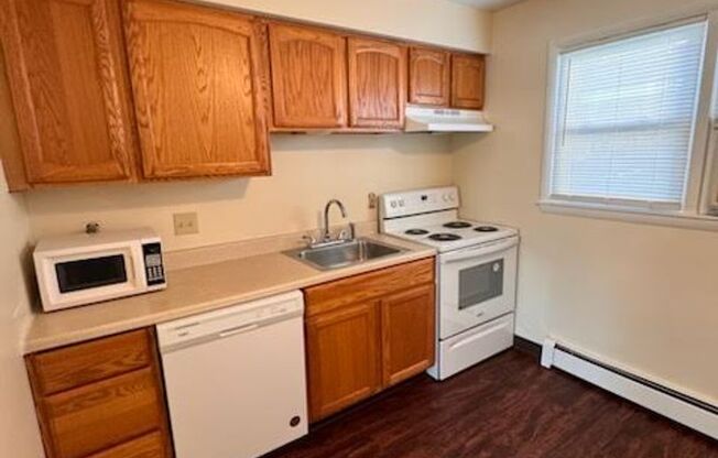 2 beds, 1 bath, 780 sqft, $800, Unit 665-02