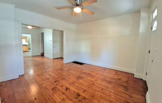 4 Bedroom 2 Bathroom Available in Columbia!