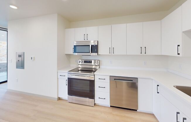 Studio, 1 bath, 535 sqft, $1,240, Unit 6410-105