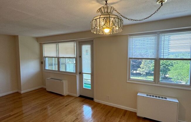 2 beds, 2 baths, 1,080 sqft, $2,325, Unit 5U