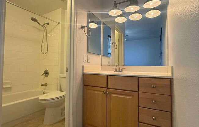 2 beds, 2.5 baths, $1,900, Unit APARTMENT 1271