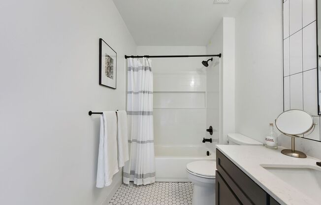 2 beds, 1 bath, 865 sqft, $2,350, Unit Unit 612