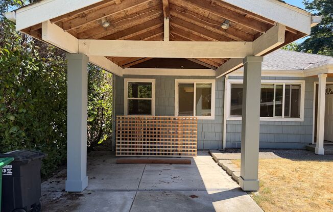 2 weeks Free Rent at Beautiful Maple Leaf Rambler next to Elementary school
