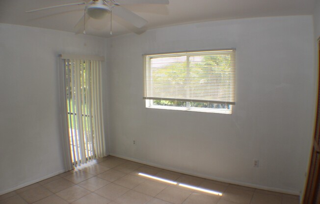 2 beds, 2 baths, 860 sqft, $1,300, Unit 4009 SE 11th Ave #107