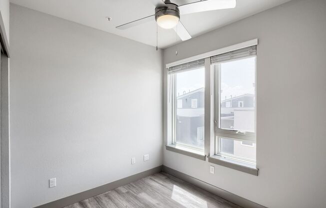 3 beds, 3 baths, 900 sqft, $2,400, Unit 204