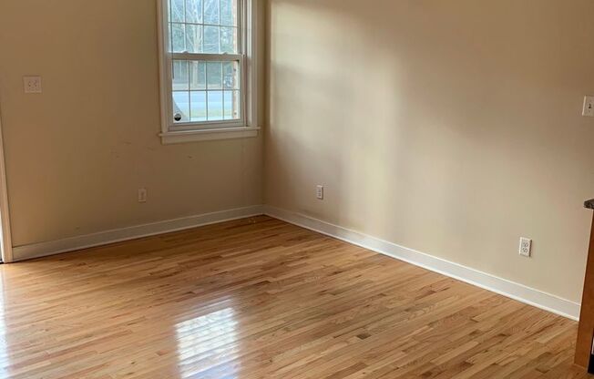 1 bed, 1 bath, $1,300, Unit Apt. 2