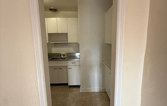 1 bed, 1 bath, 572 sqft, $1,425, Unit Old King Edward 6