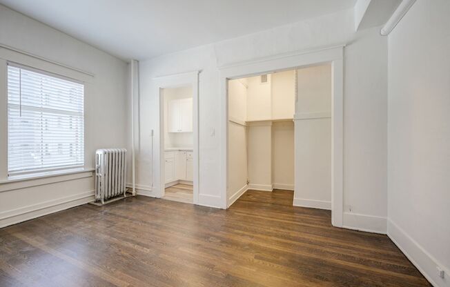 Studio, 1 bath, 335 sqft, $1,295, Unit Unit 208