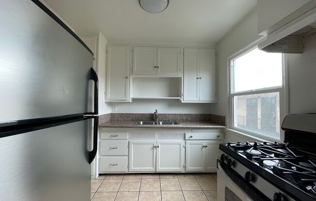 2 beds, 1 bath, $2,250, Unit Unit #5