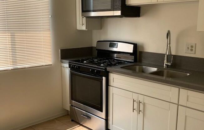 Studio, 1 bath, 460 sqft, $1,585