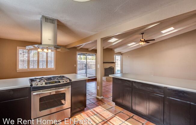 5572 Fernwood