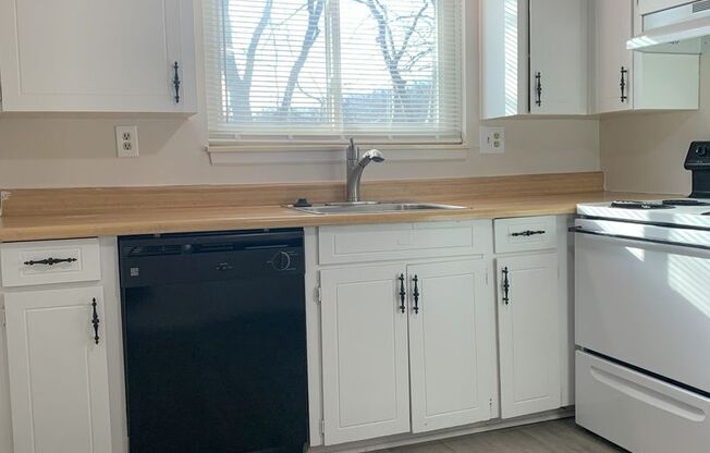 2 beds, 1 bath, 700 sqft, $945, Unit 9155