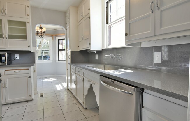 Charming 3 Bedroom 1 Bath Home in Prestigious Willow Glen Location!