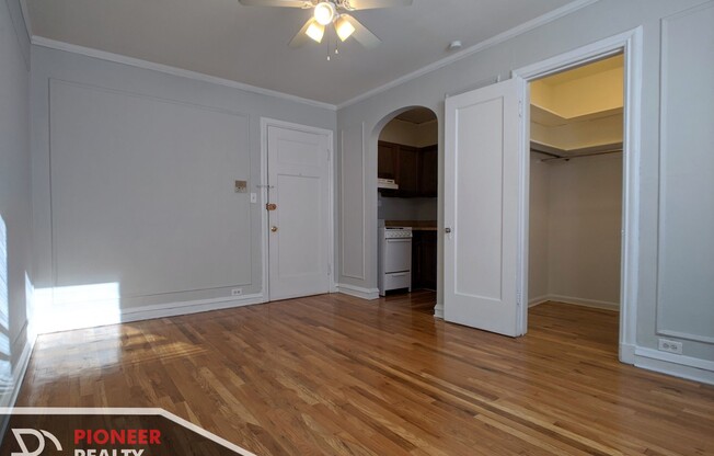 837 W Wolfram St