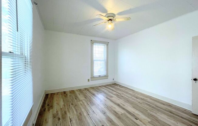 1 bed, 1 bath, $450, Unit 116 1/2 N Plum St.