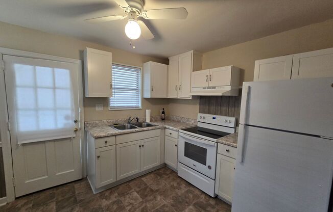 2 beds, 1 bath, $1,200