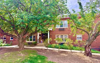 NEW LOWER PRICE! Arlington Gazebo Love, One Bedroom Close to Everything near Ballston