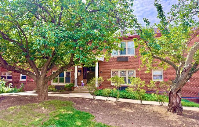 NEW LOWER PRICE! Arlington Gazebo Love, One Bedroom Close to Everything near Ballston
