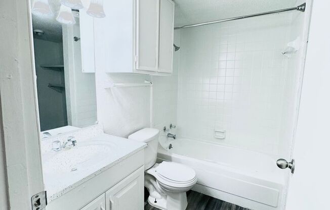 2 beds, 1.5 baths, 859 sqft, $900, Unit 02F