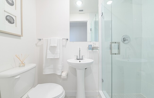 2 beds, 2 baths, 986 sqft, $2,400, Unit 705