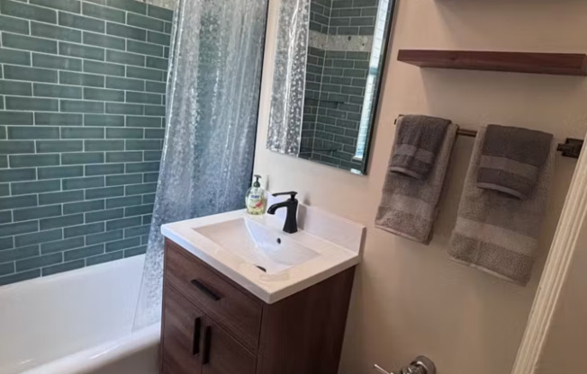 Studio, 1 bath, $2,600, Unit 4B