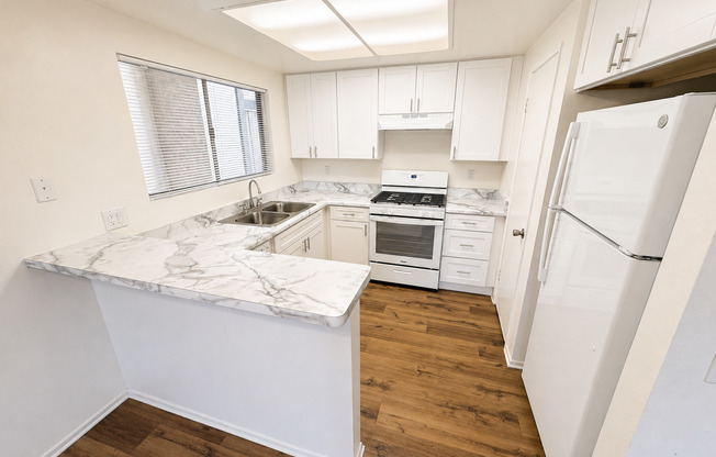 2 beds, 2 baths, 993 sqft, $2,485, Unit 13
