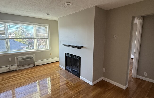 2 beds, 1 bath, $3,400, Unit 31