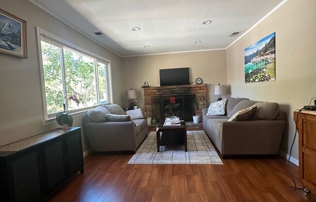 2 beds, 1 bath, $2,500