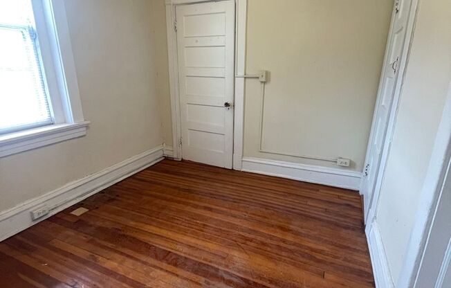 2 beds, 1 bath, $1,595, Unit Apt. 05