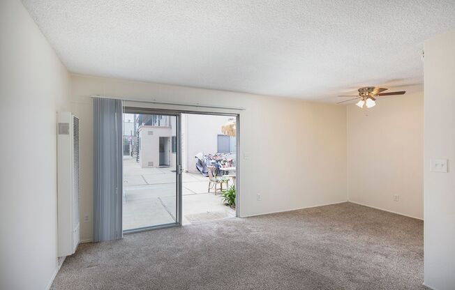 Charming 1 Bedroom in Ocean Beach ~ Just 3 Blocks from the Beach