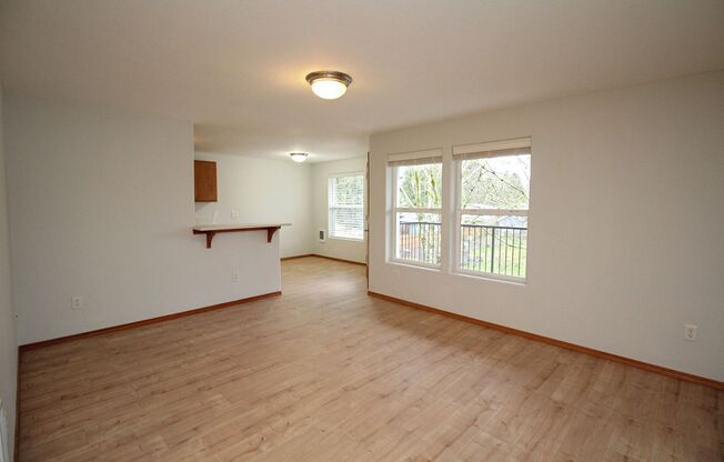 Freshly Remodeled 2 Bed/2 Bath Top Floor Modern Construction Condo