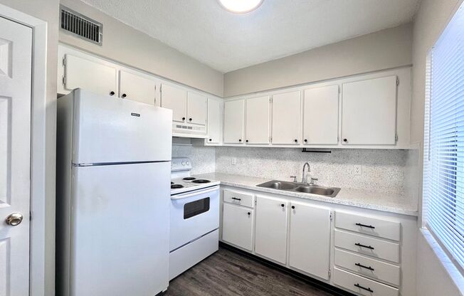 2 beds, 1.5 baths, 900 sqft, $1,549, Unit 450-206