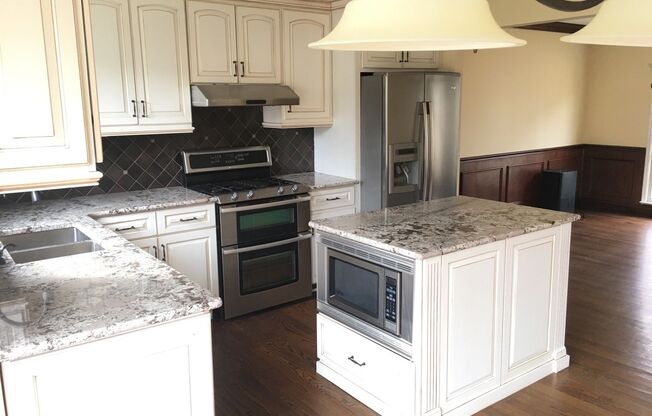 Beautiful Colonial-Style Home on Quiet Cul-de-Sac with Basement & Private Backyard!